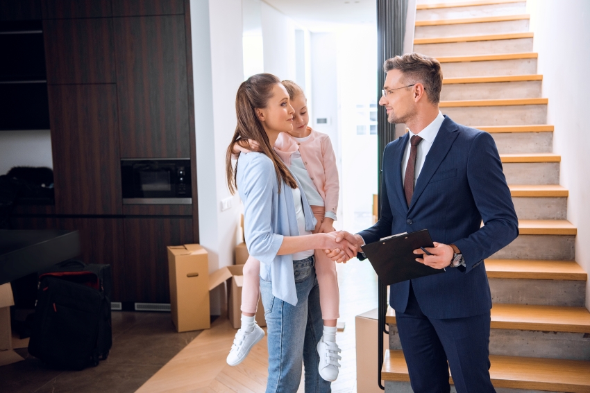 Buyers agent in Mosman guiding clients
