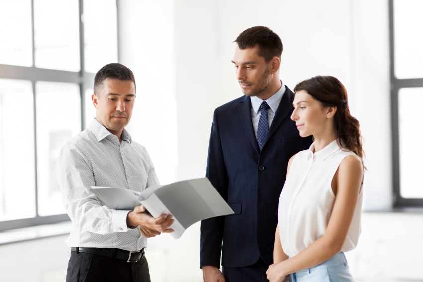 Buyers agent in Willoughby guiding clients
