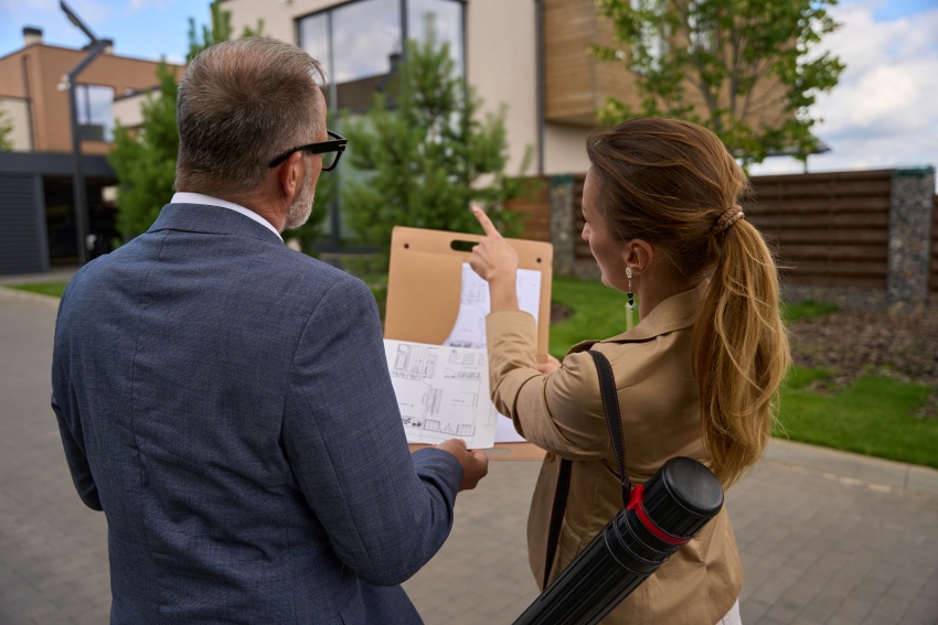 Buyers agent in Wollstonecraft guiding clients