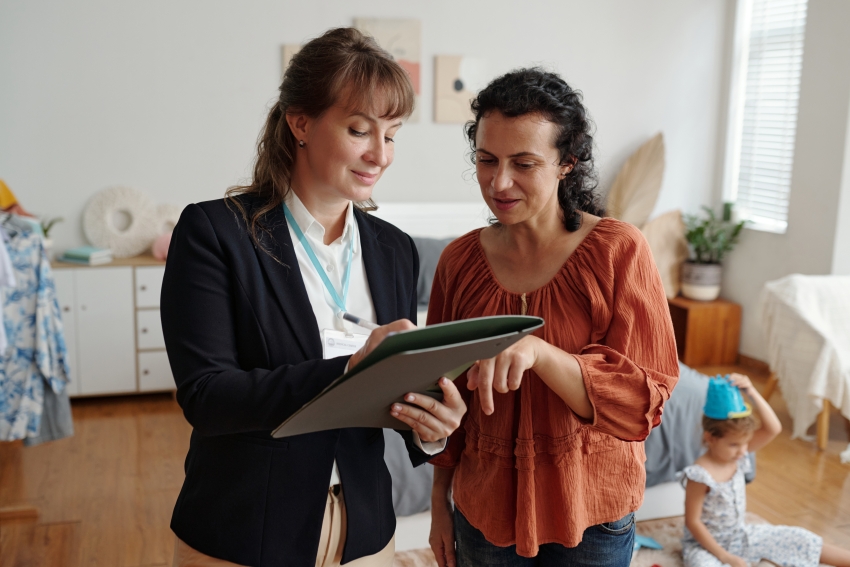 Buyers agent in Milsons Point guiding clients